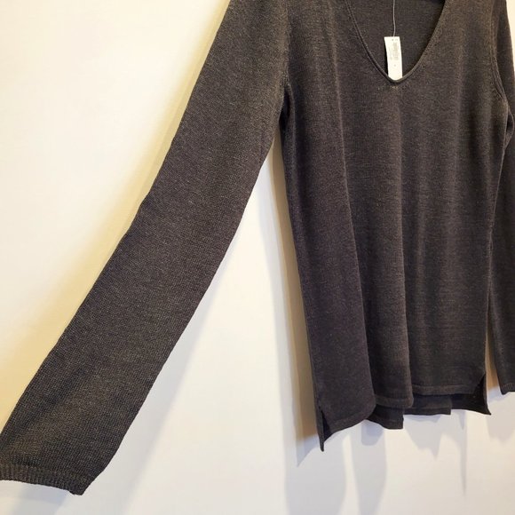 Old Navy Gray V Neck Pullover Sweater, Size Medium, NWT - Picture 3 of 9